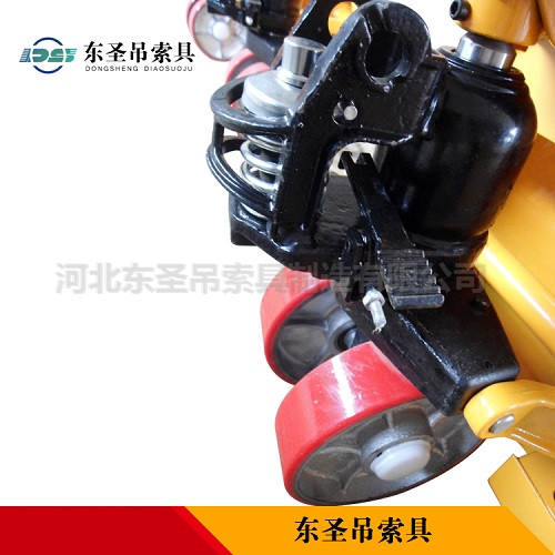 托盤搬運(yùn)車油封更換--河北東圣吊索具制造有限公司--小型攪拌機(jī)|手動叉車|液壓堆高車|手動叉車